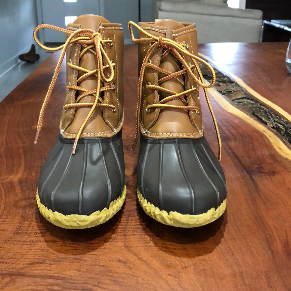 *LIKE* LLbean boots. size 8